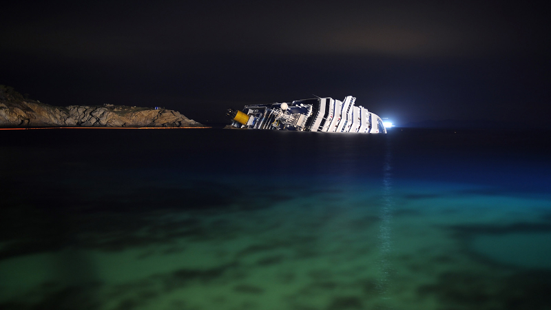 Illustration for article titled 30 Beautifully Haunting Shipwrecks From Around the World